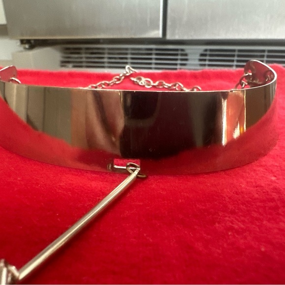 Vintage Y2K thick curved silver Choker Necklace w dangling piece - Picture 3 of 4